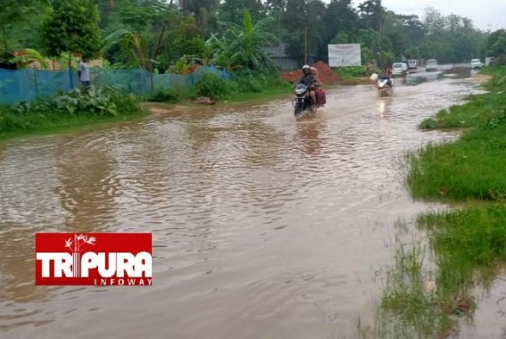 HIRA : National Highway goes under water with few splashes of rain water at Charilam Bazar, Common men facing tough times to Pass the Way HIRA : National Highway goes under water with few splashes of rain water at Charilam Bazar, Common men facing tough times to Pass the Way